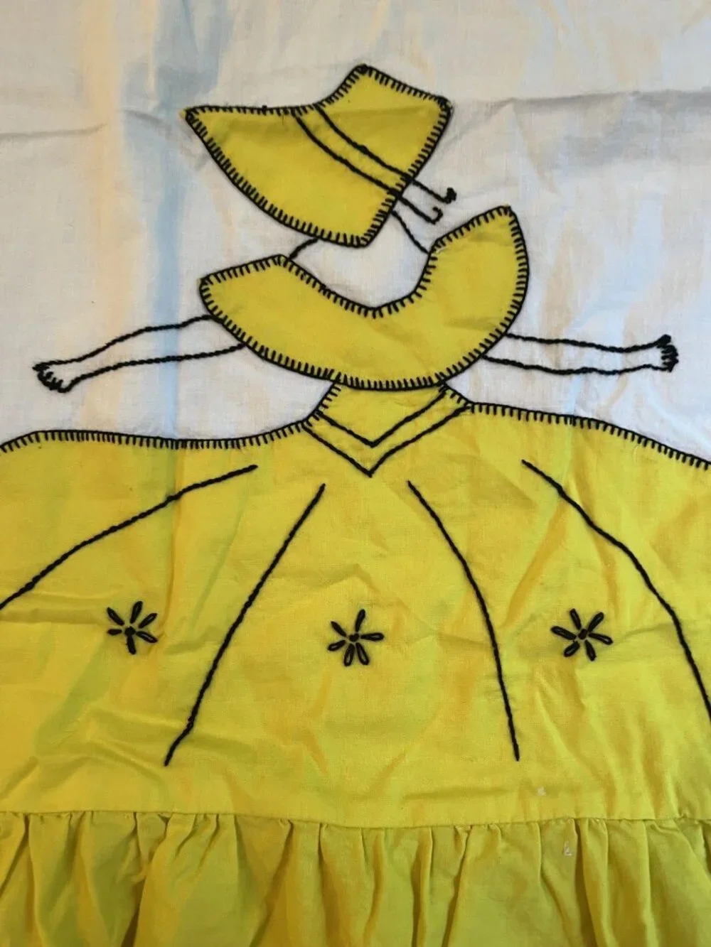 Sunbonnet Sue Pillow Cases Set Of 2 Handmade Yellow Ruffled Embroidery Vintage D